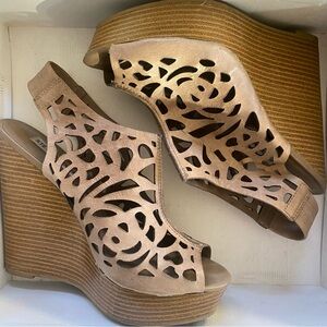Steve Madden Cutout Tan Wedges